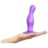 Strap-on-me Curvy M - valovit dildo s priseskom (vijoličen)