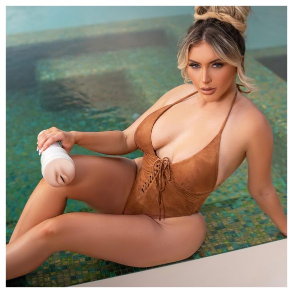 Fleshlight Kayley Gunner - masturbator vagina realistična - naravna barva